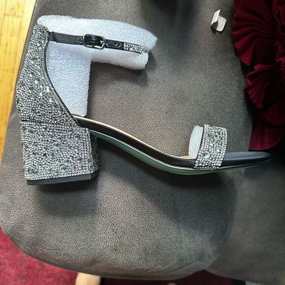 Betsey Johnson low block heel . NWB size 6.5-7
These are heavy and well made - Picture 9 of 10